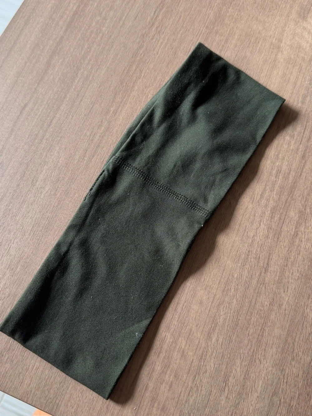 ALO Yoga women’s Dark Olive Performance Headband